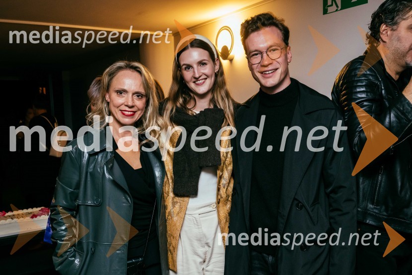  Manca  Ogorevc, igralka;  Lucija Harum, igralka, pevka;  Žan Brelih Hatunić, igralecVeselja dom, premiera komedije v SLG Celje