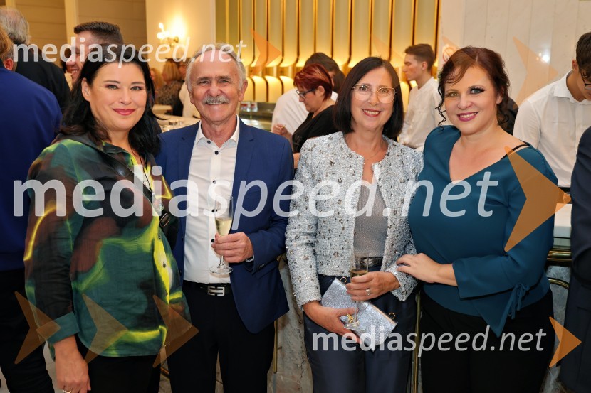  Dada Kladenik, pevka;  ... ;  ... ;  ... Lucia di Lammermoor, premiera opere v SNG Maribor