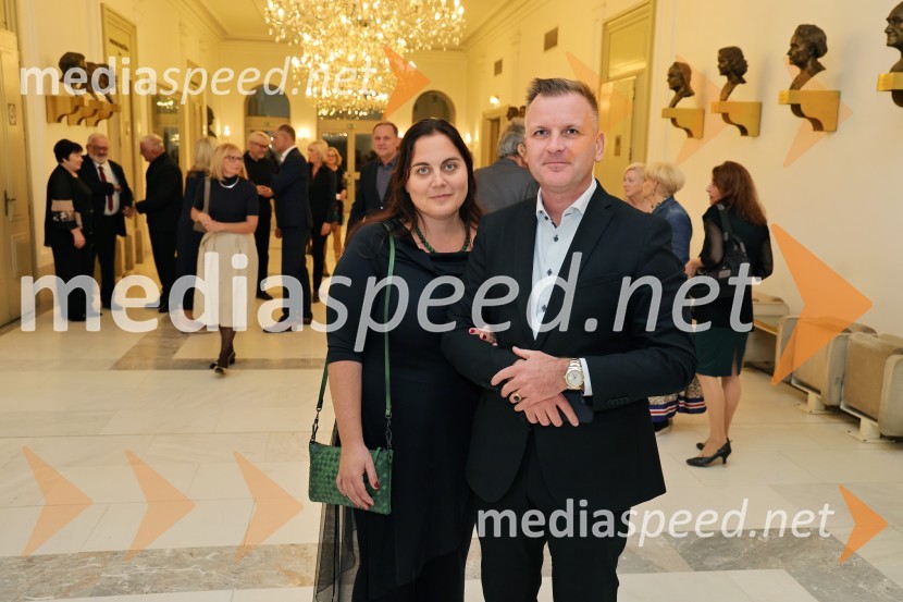  Urška Šitum Rečnik, zobozdravnica, Dentalni center Zobek; dr. Simon Rečnik, direktor Trdnih izdelkov in član uprave Leka d.d.Lucia di Lammermoor, premiera opere v SNG Maribor