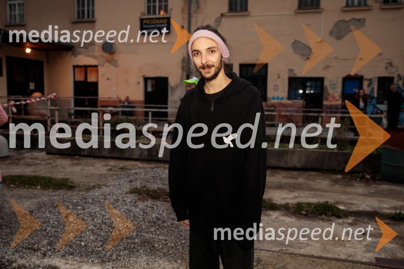  Bor Ravbar, režiserKje mi živimo, premiera avtorske predstave, SMG Ljubljana