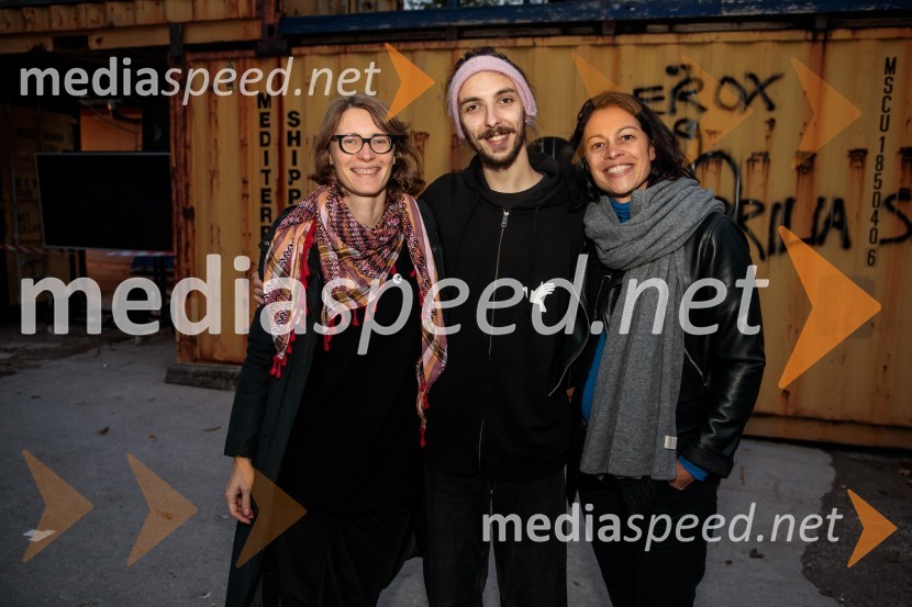  Urška Brodar, dramaturginja, Slovensko mladinsko gledališče;  Bor Ravbar, režiser;  ... Kje mi živimo, premiera avtorske predstave, SMG Ljubljana