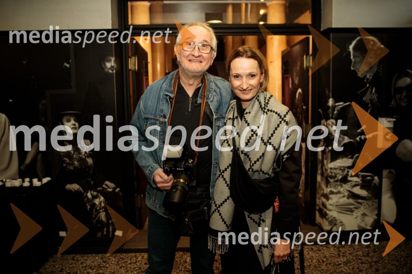  Vito Tofaj, fotograf;  Helena Grahek, vodja marketinga in odnosi z javnostmi, Slovensko mladinsko gledališčeKje mi živimo, premiera avtorske predstave, SMG Ljubljana