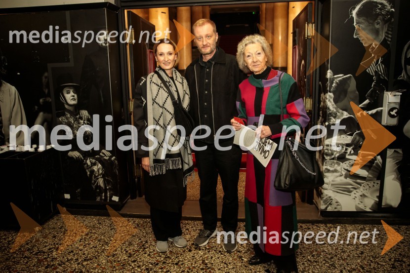  Helena Grahek, vodja marketinga in odnosi z javnostmi, Slovensko mladinsko gledališče;  Alen Jelen, režiser, dramaturg, umetniški vodja, igralec;  Alenka Pirjevec, lutkovna ustvarjalkaKje mi živimo, premiera avtorske predstave, SMG Ljubljana