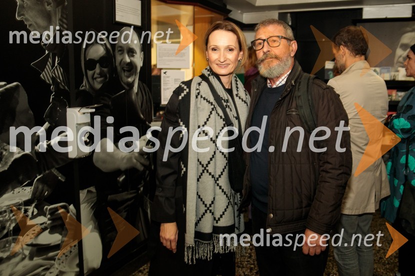  Helena Grahek, vodja marketinga in odnosi z javnostmi, Slovensko mladinsko gledališče;  Željko Hrs, igralecKje mi živimo, premiera avtorske predstave, SMG Ljubljana