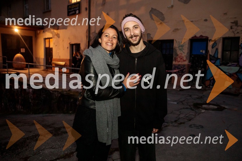  ... ;  Bor Ravbar, režiserKje mi živimo, premiera avtorske predstave, SMG Ljubljana