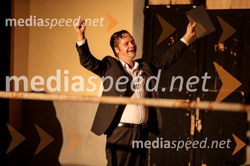  Stane Tomazin, igralecKje mi živimo, premiera avtorske predstave, SMG Ljubljana