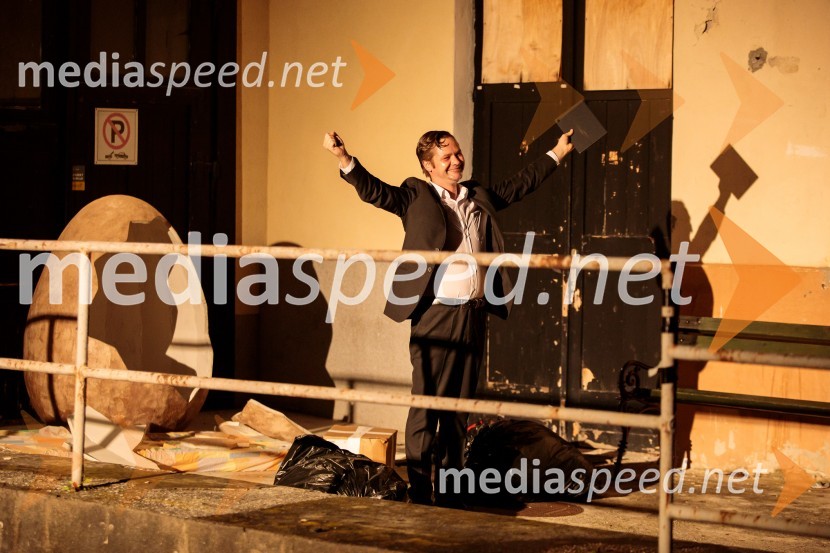  Stane Tomazin, igralecKje mi živimo, premiera avtorske predstave, SMG Ljubljana