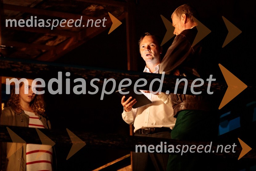  Suzana Krevh, igralka;  Stane Tomazin, igralecKje mi živimo, premiera avtorske predstave, SMG Ljubljana