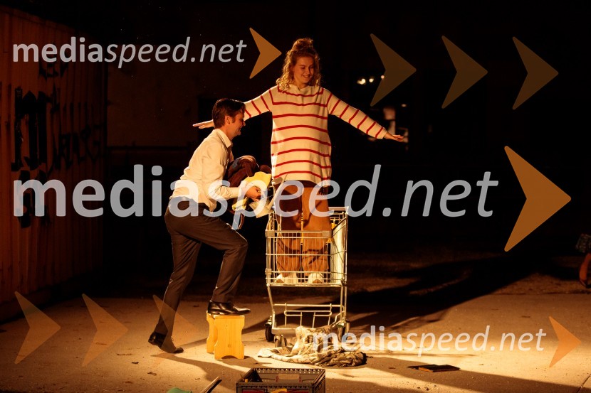  Stane Tomazin, igralec;  Suzana Krevh, igralkaKje mi živimo, premiera avtorske predstave, SMG Ljubljana