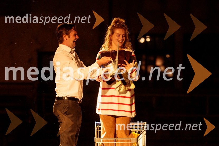  Stane Tomazin, igralec;  Suzana Krevh, igralkaKje mi živimo, premiera avtorske predstave, SMG Ljubljana