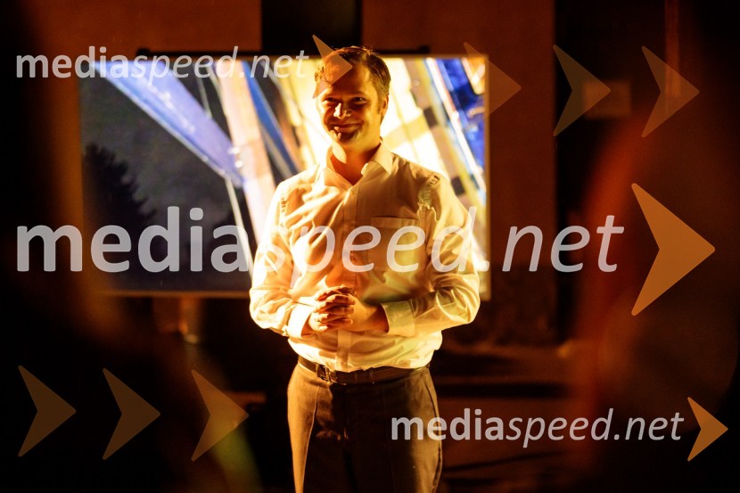  Stane Tomazin, igralecKje mi živimo, premiera avtorske predstave, SMG Ljubljana