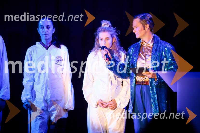  Daša Doberšek, igralka;  Suzana Krevh, igralka;  Stane Tomazin, igralecKje mi živimo, premiera avtorske predstave, SMG Ljubljana