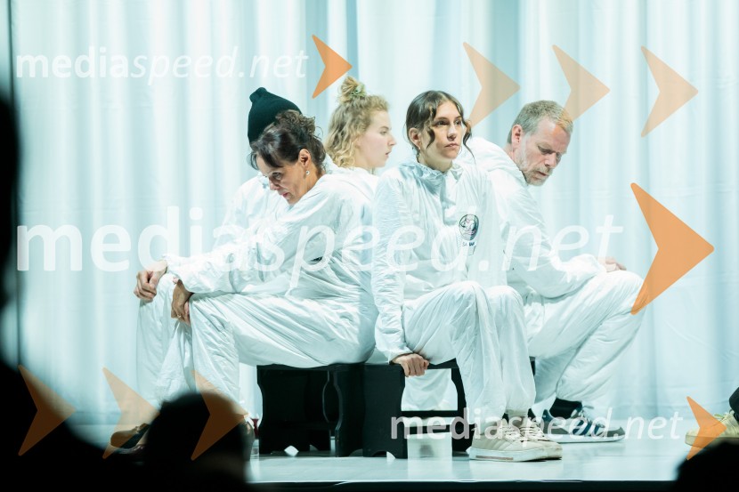  Draga Potočnjak, igralka in pisateljica;  Suzana Krevh, igralka;  Anja Novak, igralka;  Matija  Vastl, igralecKje mi živimo, premiera avtorske predstave, SMG Ljubljana