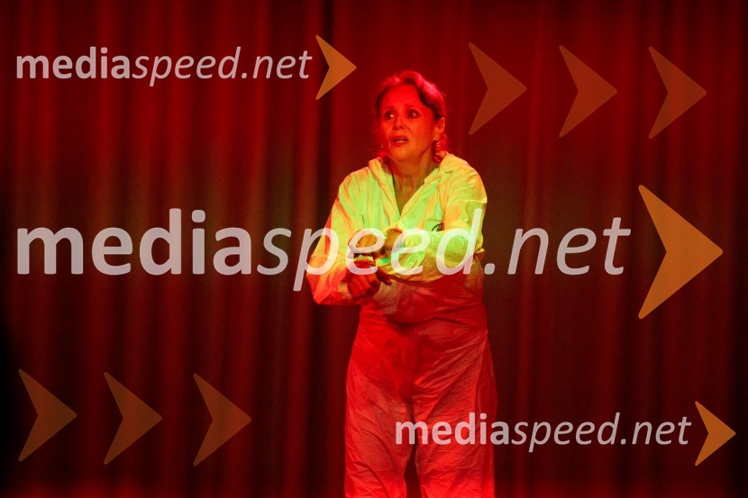  Draga Potočnjak, igralka in pisateljicaKje mi živimo, premiera avtorske predstave, SMG Ljubljana