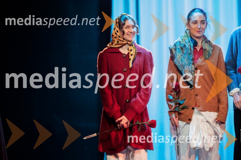  Anja Novak, igralka;  Daša Doberšek, igralkaKje mi živimo, premiera avtorske predstave, SMG Ljubljana