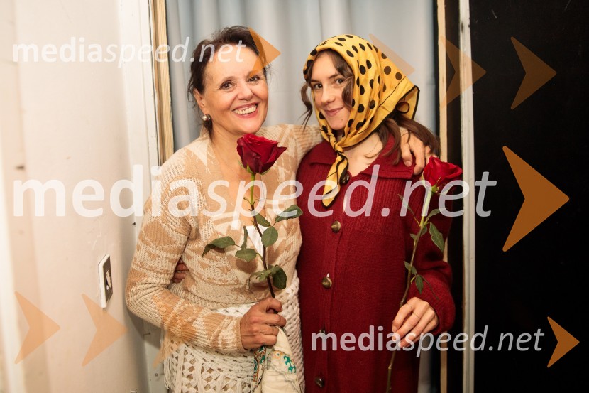  Draga Potočnjak, igralka in pisateljica;  Anja Novak, igralkaKje mi živimo, premiera avtorske predstave, SMG Ljubljana