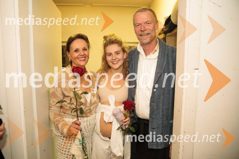  Draga Potočnjak, igralka in pisateljica;  Suzana Krevh, igralka;  Matija  Vastl, igralecKje mi živimo, premiera avtorske predstave, SMG Ljubljana