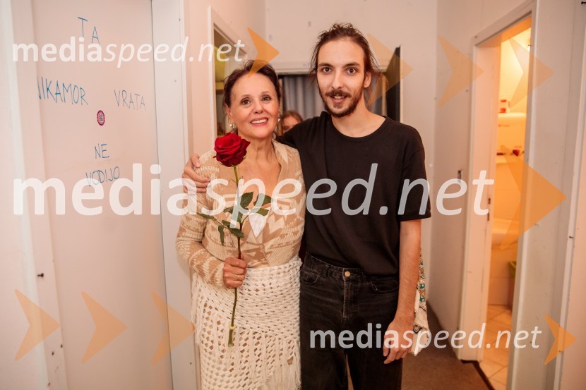  Draga Potočnjak, igralka in pisateljica;  Bor Ravbar, režiserKje mi živimo, premiera avtorske predstave, SMG Ljubljana