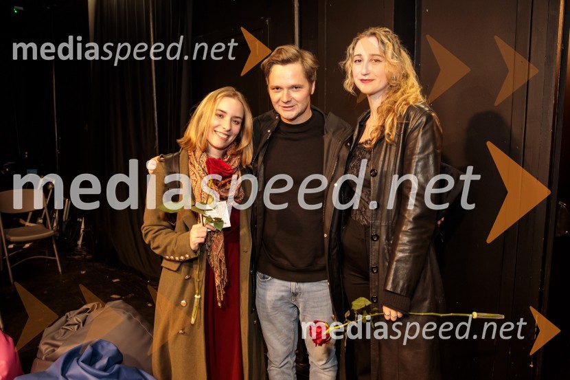  Ula Talija Pollak, dramaturginja;  Stane Tomazin, igralec;  Ela Božič, strokovna sodelavka za oblikovanje besedilaKje mi živimo, premiera avtorske predstave, SMG Ljubljana