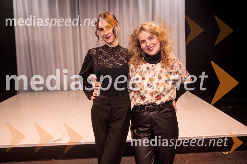  Anja Novak;  Suzana Krevh, igralkaKje mi živimo, premiera avtorske predstave, SMG Ljubljana