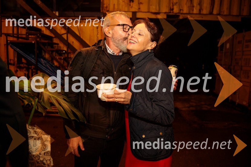  Željko Hrs, igralec;  Draga Potočnjak, igralka in pisateljicaKje mi živimo, premiera avtorske predstave, SMG Ljubljana