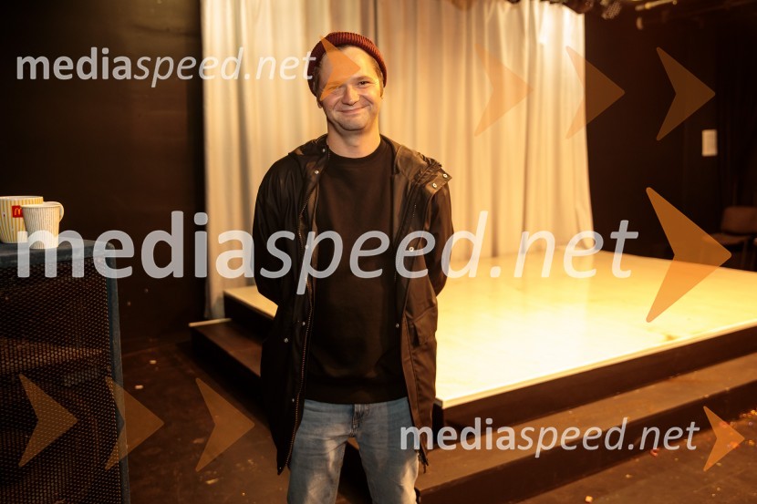  Stane Tomazin, igralecKje mi živimo, premiera avtorske predstave, SMG Ljubljana