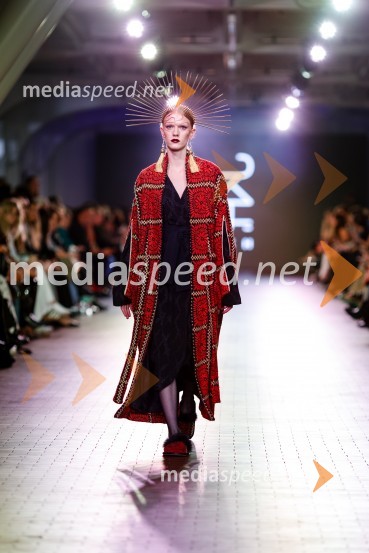  Pia Novak, manekenkaDevet modnih revij, ki so navdušile obiskovalce na prvem dnevu LJFW