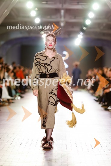  Karo Drake, manekenkaDevet modnih revij, ki so navdušile obiskovalce na prvem dnevu LJFW