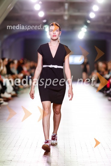  Karo Drake, manekenkaDevet modnih revij, ki so navdušile obiskovalce na prvem dnevu LJFW