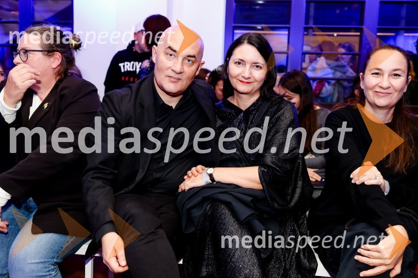  ... ;  Petra Pogorevc, dramaturginja in avtoricaDevet modnih revij, ki so navdušile obiskovalce na prvem dnevu LJFW