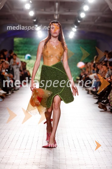  Karo Drake, manekenkaDevet modnih revij, ki so navdušile obiskovalce na prvem dnevu LJFW