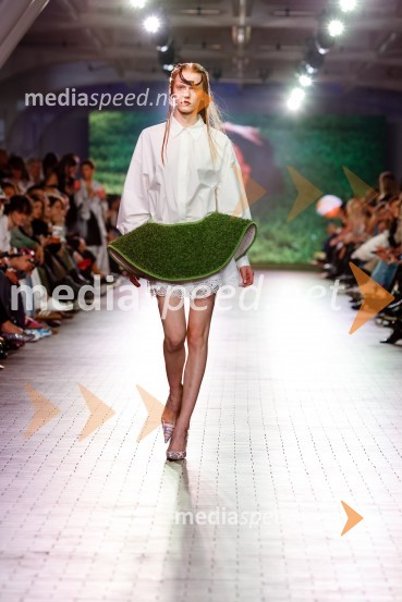  Pia Novak, manekenkaDevet modnih revij, ki so navdušile obiskovalce na prvem dnevu LJFW