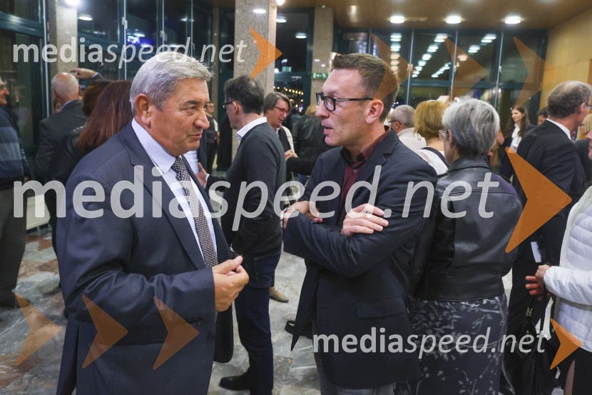  ... ;  Andrej Šavko, nekdanji odgovorni urednik, Radio KoperSlavnostni koncert ob 75-letnici Radia Koper s podelitvijo nagrade Franeta Milčinskega Ježka