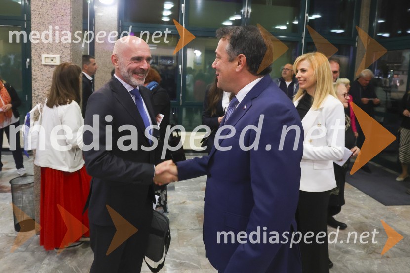  Janko Petrovec, odgovorni urednik, Radio Koper;  Matej Arčon, minister za Slovence v zamejstvu in po svetuSlavnostni koncert ob 75-letnici Radia Koper s podelitvijo nagrade Franeta Milčinskega Ježka