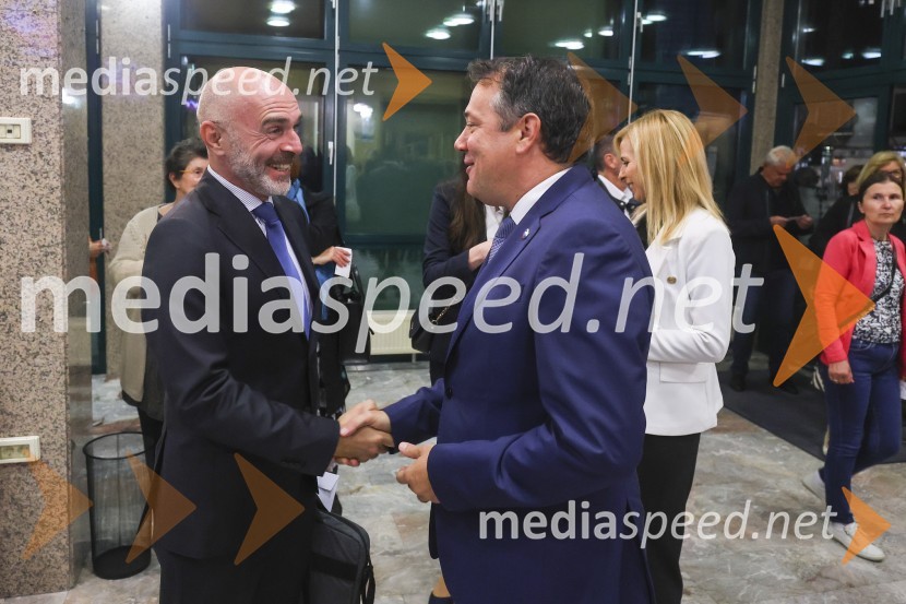  Janko Petrovec, odgovorni urednik, Radio Koper;  Matej Arčon, minister za Slovence v zamejstvu in po svetuSlavnostni koncert ob 75-letnici Radia Koper s podelitvijo nagrade Franeta Milčinskega Ježka