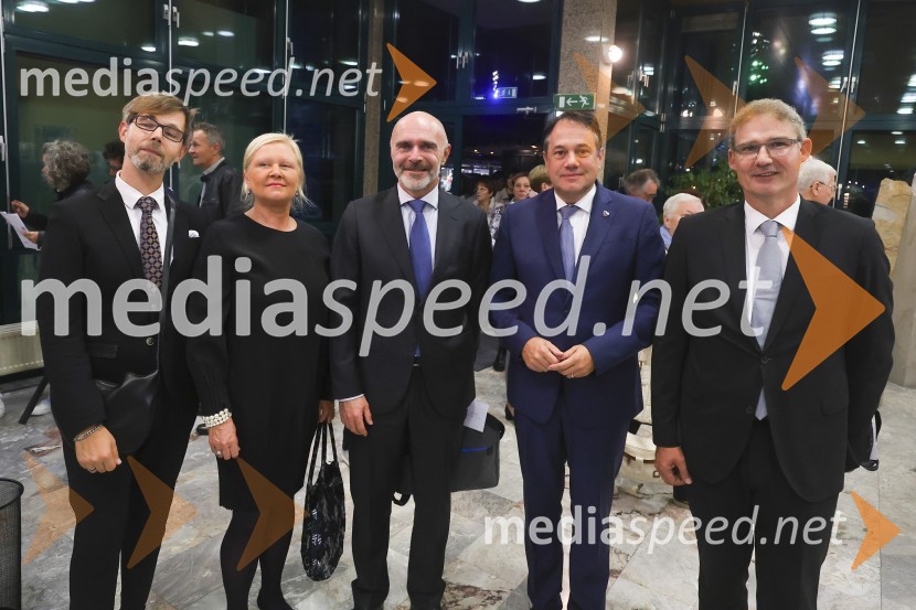  ... ;  ... ;  Janko Petrovec, odgovorni urednik, Radio Koper;  Matej Arčon, minister za Slovence v zamejstvu in po svetu;  ... Slavnostni koncert ob 75-letnici Radia Koper s podelitvijo nagrade Franeta Milčinskega Ježka