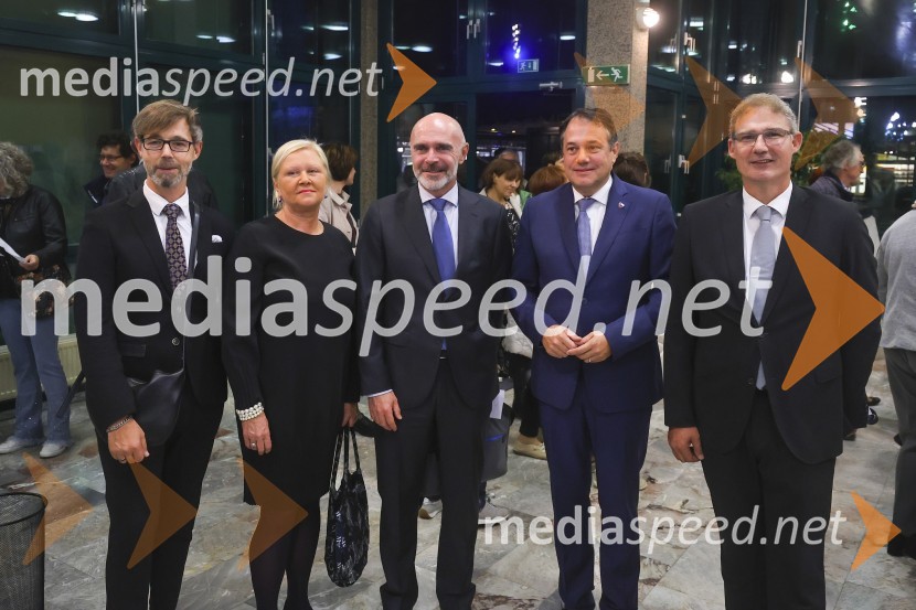  ... ;  ... ;  Janko Petrovec, odgovorni urednik, Radio Koper;  Matej Arčon, minister za Slovence v zamejstvu in po svetu;  ... Slavnostni koncert ob 75-letnici Radia Koper s podelitvijo nagrade Franeta Milčinskega Ježka