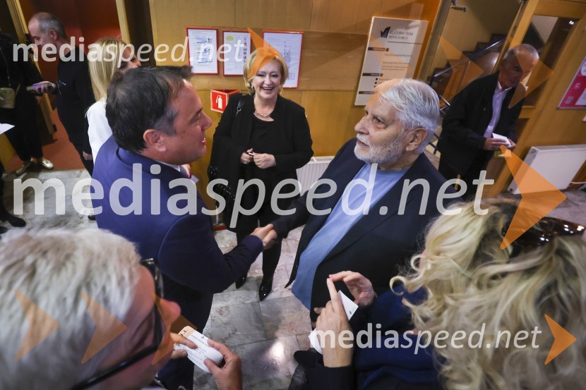  Matej Arčon, minister za Slovence v zamejstvu in po svetu;  Ksenija Benedetti, predavateljica, muzikologinja, pianistka in nekdanja vodja Protokola Republike Slovenije;  Boris Cavazza, igralecSlavnostni koncert ob 75-letnici Radia Koper s podelitvijo nagrade Franeta Milčinskega Ježka