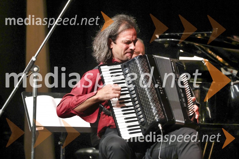  Marko Hatlak, harmonikarSlavnostni koncert ob 75-letnici Radia Koper s podelitvijo nagrade Franeta Milčinskega Ježka