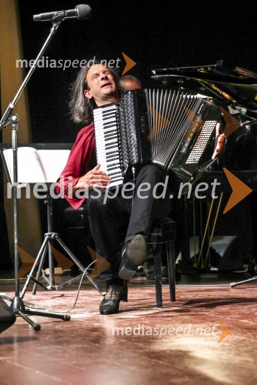  Marko Hatlak, harmonikarSlavnostni koncert ob 75-letnici Radia Koper s podelitvijo nagrade Franeta Milčinskega Ježka