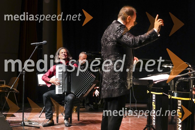  Marko Hatlak, harmonikar;  Patrik Greblo, dirigentSlavnostni koncert ob 75-letnici Radia Koper s podelitvijo nagrade Franeta Milčinskega Ježka