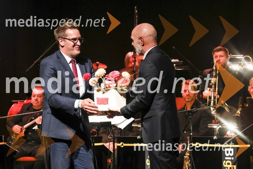  ... ;  Janko Petrovec, odgovorni urednik, Radio KoperSlavnostni koncert ob 75-letnici Radia Koper s podelitvijo nagrade Franeta Milčinskega Ježka