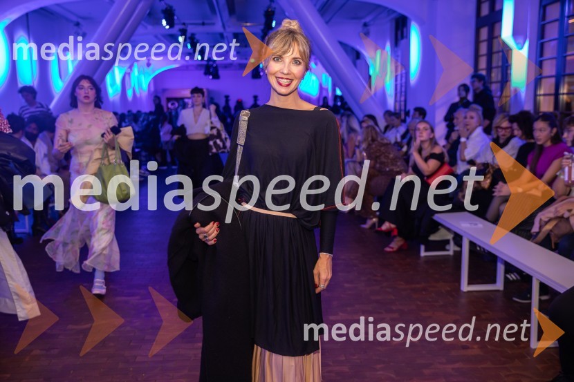  Melita Kontrec, novinarka kulture TV SlovenijaLjubljana Fashion Week 2024, modne revije, drugi dan