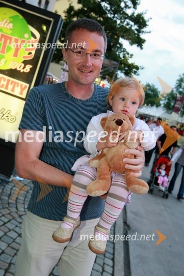 Mag. Božidar Pučnik, mestni svetnik MOM in hčerka Tara17. Festival Lent 2009, otvoritveni vikend