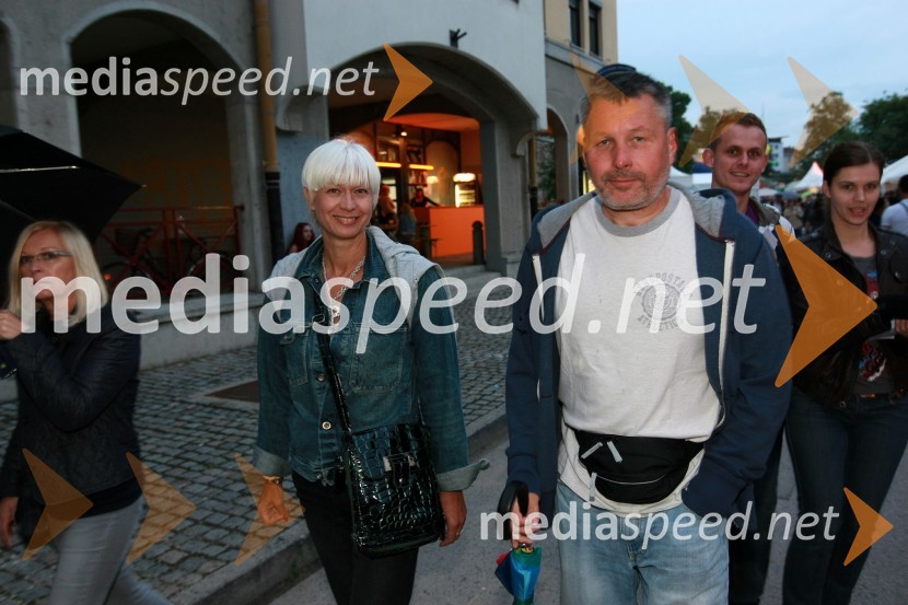 Barbra Drnač, plesna novinarka in urednica oddaje Parada plesa ter Bojan Požar, glavni in odgovorni urednik spletnega časopisa Požareport17. Festival Lent 2009, otvoritveni vikend