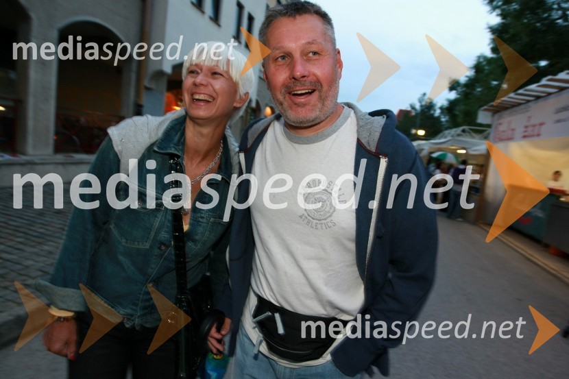 Barbra Drnač, plesna novinarka in urednica oddaje Parada plesa ter Bojan Požar, glavni in odgovorni urednik spletnega časopisa Požareport17. Festival Lent 2009, otvoritveni vikend