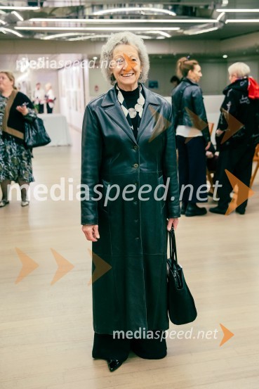  Alenka Pirjevec, lutkovna ustvarjalkaComedie-Francaise s predstavo Hekuba, ne Hekuba na odru Cankarjevega doma