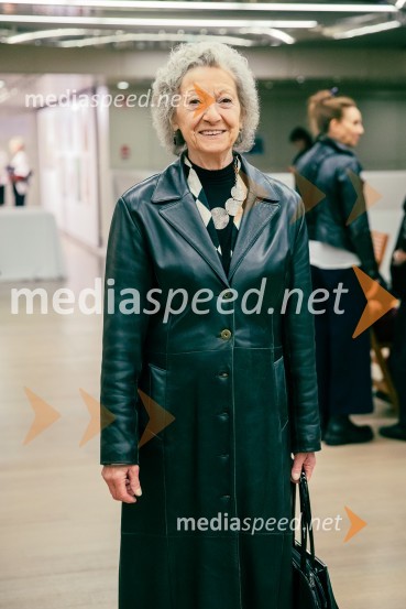  Alenka Pirjevec, lutkovna ustvarjalkaComedie-Francaise s predstavo Hekuba, ne Hekuba na odru Cankarjevega doma