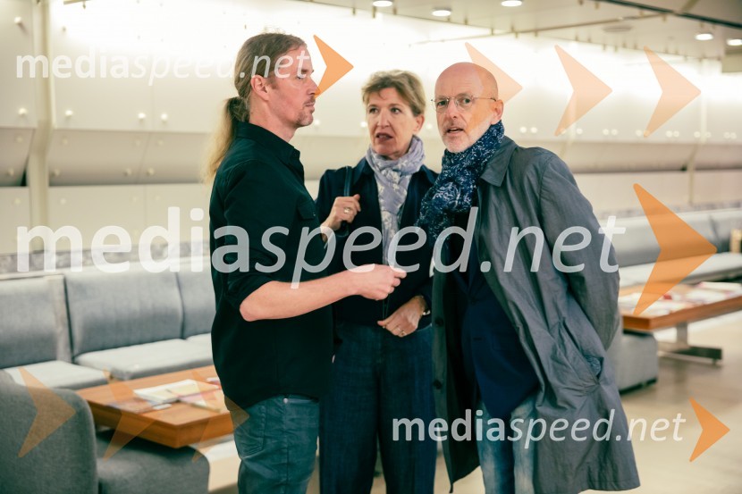  Andrej Jaklič, vodja gledališkega in sodobnoplesnega programa CD;  Vesna Jurca Tadel, ravnateljica SNG Drama Ljubljana;  Boštjan TadelComedie-Francaise s predstavo Hekuba, ne Hekuba na odru Cankarjevega doma