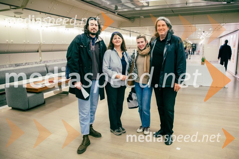  Mak  Tepšić, igralec;  ... ;  Mila Peršin, igralka;  ... Comedie-Francaise s predstavo Hekuba, ne Hekuba na odru Cankarjevega doma